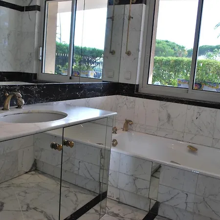 Le Palais Napoleon Гольф-Жуан